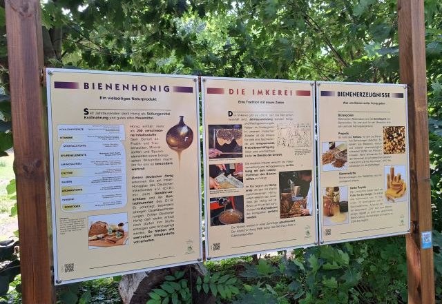 Bienenlehrpfad "Zur Post" Informationstafel die Imkerei